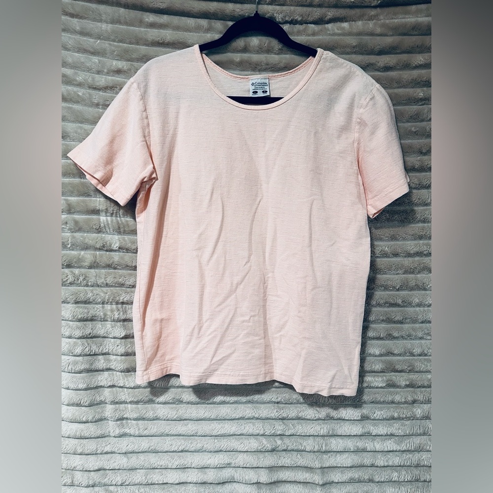 Columbia Women's Short Sleeve Tee in Light Pink